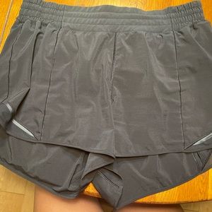 Lululemon Hotty Hot High Rise Lined Shorts 4”